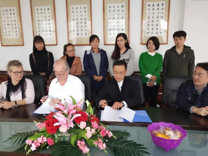 保定動(dòng)力工程學(xué)校與德國兒童與教育工作聯(lián)盟簽署合作協(xié)議 保定動(dòng)力工程學(xué)校與德國兒童與教育工作聯(lián)盟簽署合作協(xié)議