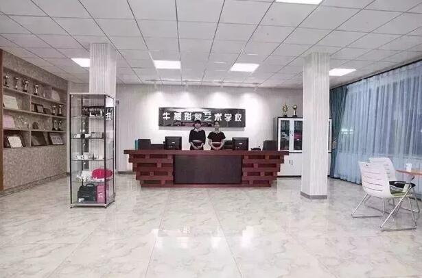 化妝師美麗夢(mèng)想在此啟航...... 唐山牛燕美容美發(fā)化妝學(xué)校! 化妝師美麗夢(mèng)想在此啟航...... 唐山牛燕美容美發(fā)化妝學(xué)校!