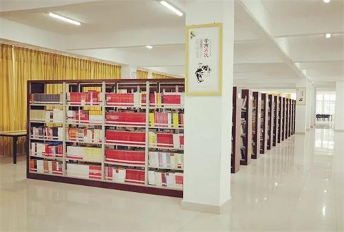 四川核工業(yè)職工大學(xué)圖書(shū)館開(kāi)館啦! 四川核工業(yè)職工大學(xué)圖書(shū)館開(kāi)館啦!