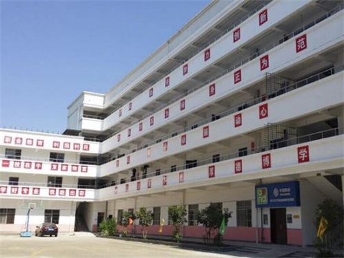 MݿƅRW(xu)УкkW(xu)ɫ