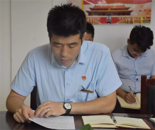西安鐵道職業(yè)學(xué)校召開(kāi)“不忘初心、牢記使命”主題教育動(dòng)員大會(huì ) 西安鐵道職業(yè)學(xué)校召開(kāi)“不忘初心、牢記使命”主題教育動(dòng)員大會(huì )