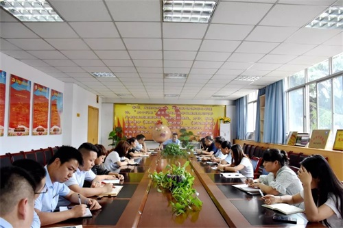 西安鐵道職業(yè)學(xué)校 堅決貫徹“五個(gè)再來(lái)一遍”工作要求再部署工作會(huì )議 西安鐵道職業(yè)學(xué)校 堅決貫徹“五個(gè)再來(lái)一遍”工作要求再部署工作會(huì )議